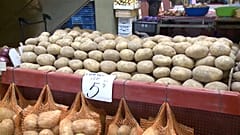 Kartoffeln auf einem Markt in Bukarest, Rumänien, 23. Januar 2025.