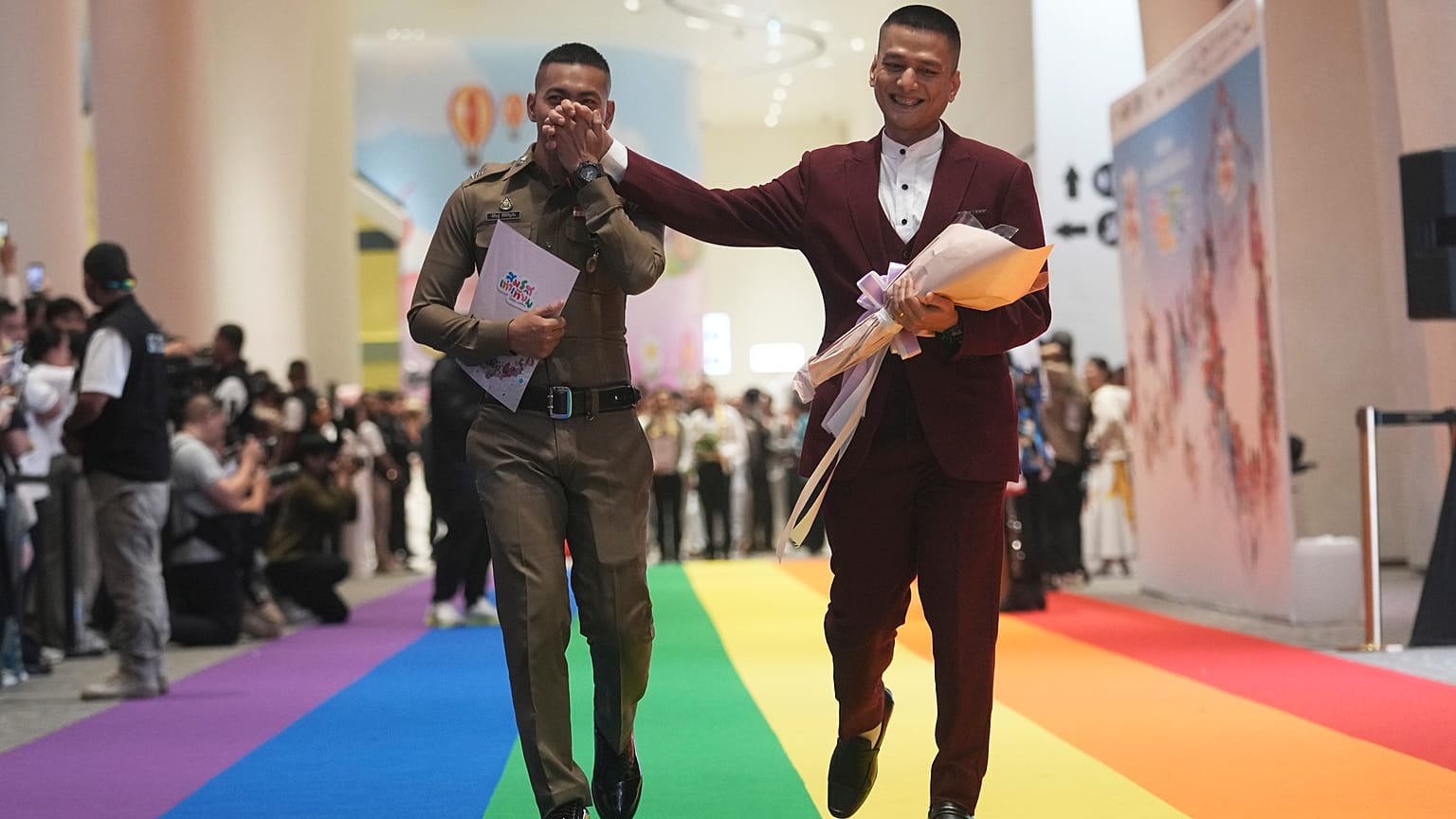 En Bangkok, una nueva ley otorga igualdad de estatus a las parejas LGBTQ casadas