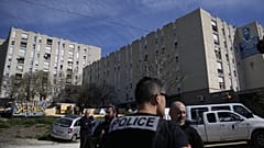 ΑΡΧΕΙΟ: Αστυνομικοί ασφαλίζουν τη συνοικία La Castellane στη Μασσαλία της νότιας Γαλλίας, κατά τη διάρκεια επίσκεψης του Γάλλου Προέδρου Εμανουέλ Μακρόν, Τρίτη 19 Μαρτίου 2024.