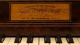 El último piano de Frédéric Chopin, un Pleyel, entre los objetos expuestos en el renovado museo del pianista y compositor polaco del siglo XIX.