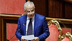 Italien hat einen international gesuchten mutmaßlichen Kriegsverbrecher aus Libyen verhaftet - und gleich wieder freigelassen. 