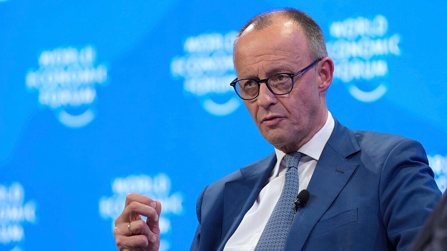 Alman muhalefet lideri ve Hristiyan Demokrat Birlik Partisi Genel Başkanı Friedrich Merz İsviçre'de düzenlenen Dünya Ekonomik Forumu toplantısında, 21 Ocak Salı