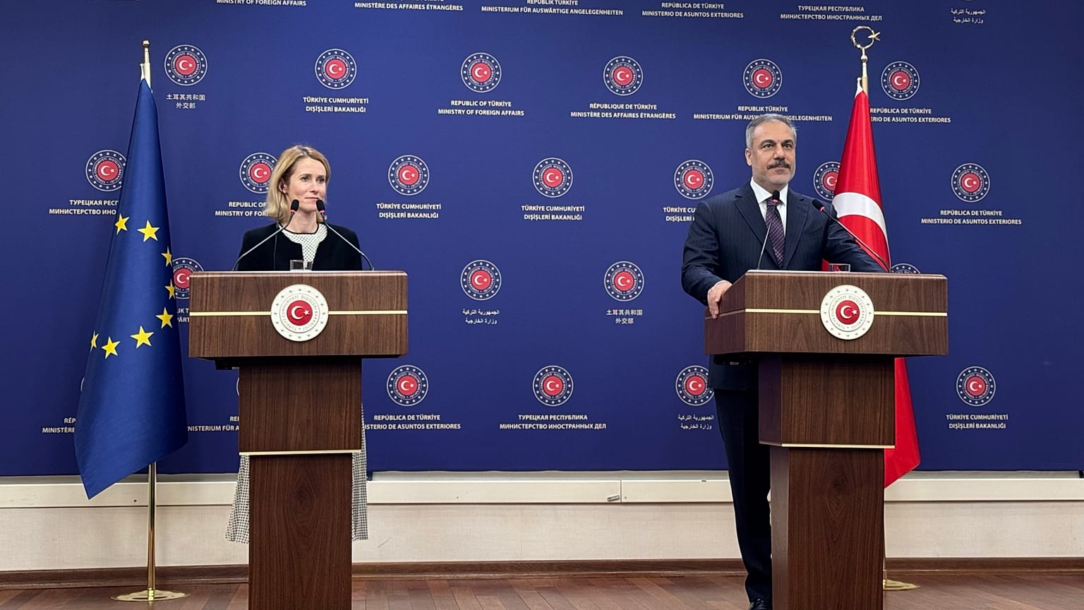 AB Dış Politika Şefi Kaja Kallas (solda) ve Dışişleri Bakanı Hakan Fidan, 24 Ocak 2025 Cuma günü Ankara'daki Dışişleri Bakanlığı yerleşkesinde görüntüleniyor