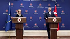 AB Dış Politika Şefi Kaja Kallas (solda) ve Dışişleri Bakanı Hakan Fidan, 24 Ocak 2025 Cuma günü Ankara'daki Dışişleri Bakanlığı yerleşkesinde görüntüleniyor
