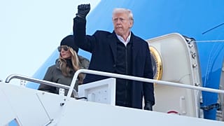 Donald Trump amerikai elnök és felesége egy repülőgép lépcsőjén - képünk illustráció