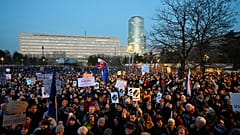 Slovakya'nın başkenti Bratislava'daki insanlar, 24 Ocak 2025