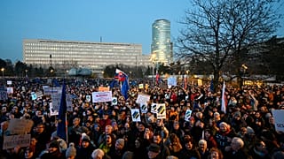 Slovakya'nın başkenti Bratislava'daki insanlar, 24 Ocak 2025