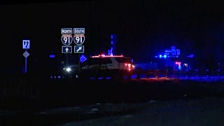 Control policial tras un tiroteo en el que se vio implicado un agente de la Patrulla Fronteriza de EE.UU. en la Interestatal 91 cerca de Coventry, Vermont. 20 de enero de 2025 (WCAX via AP)