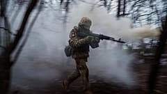 Ein Angehöriger der 24. Mechanisierten Brigade der Ukraine trainiert in einem Polygon unweit der Frontlinie in der östlichen Region Donezk, 21. Januar 2025