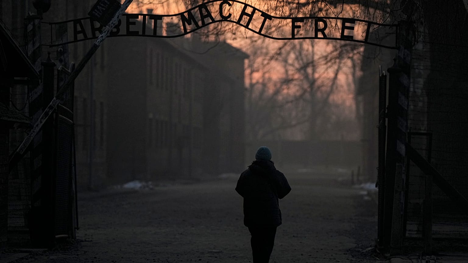 Brama prowadząca do obozu koncentracyjnego Auschwitz