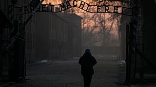 Brama prowadząca do obozu koncentracyjnego Auschwitz
