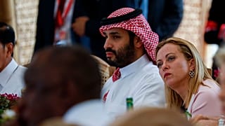عکس آرشیوی از جورجا ملونی و بن سلمان در نشست گروه بیست در بالی اندونزی در سال ۲۰۲۰