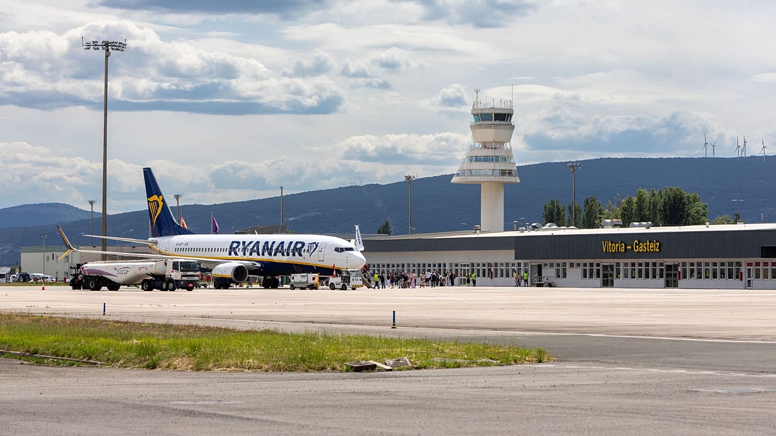Un avión de Ryanair, en un aeropuerto.