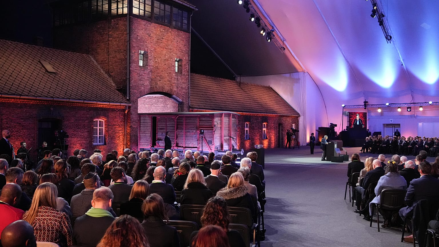 Em Auschwitz, sobreviventes do Holocausto alertaram para aumento do antissemitismo