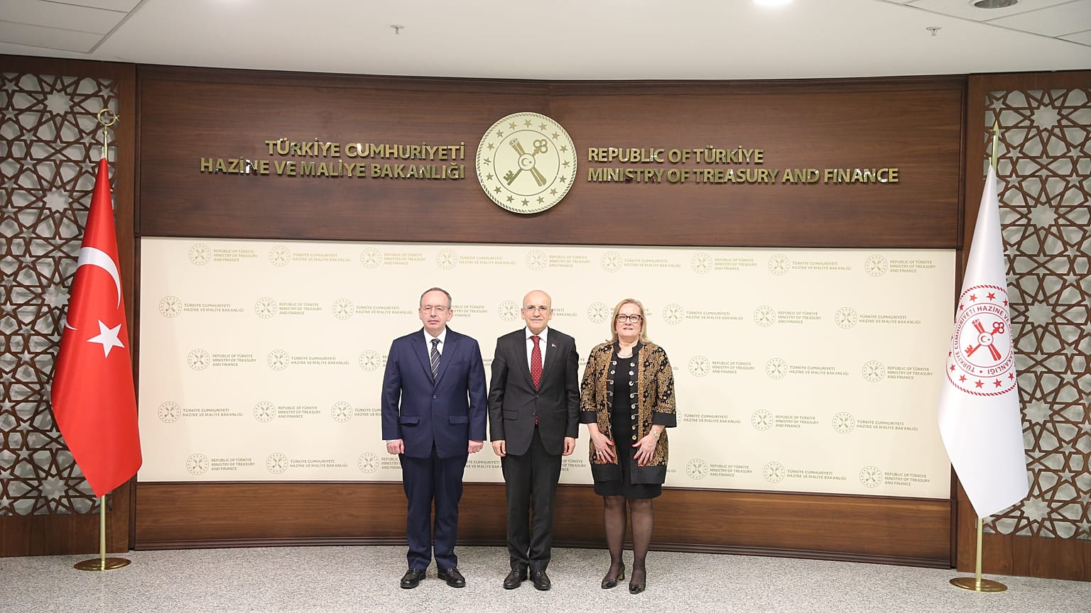 Hazine ve Maliye Bakanı Mehmet Şimşek, Asya Kalkınma Bankası temsilcileriyle birlikte, 27 Ocak 2025