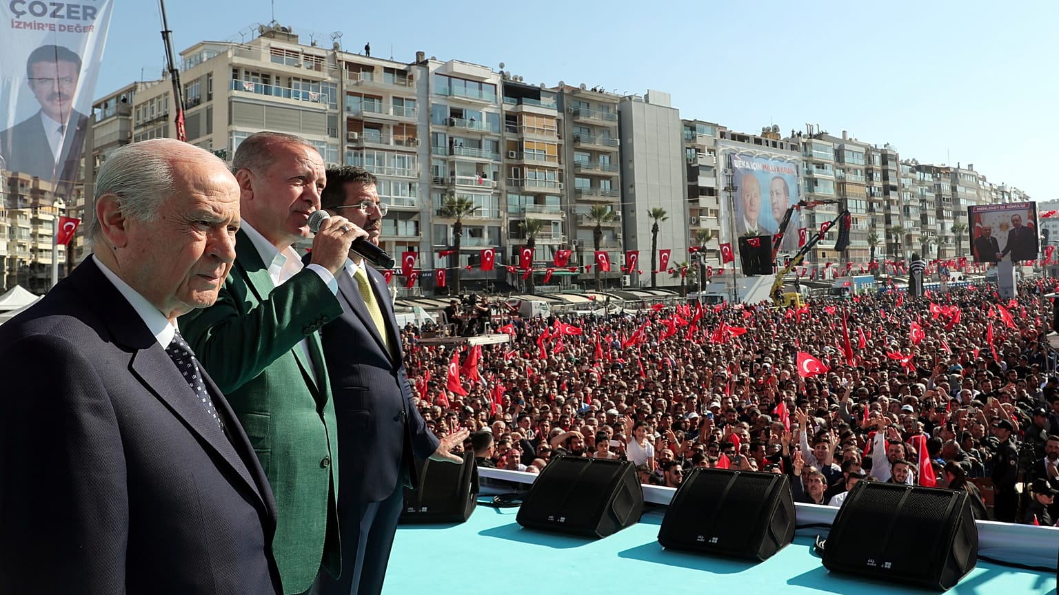 MHP Genel Başkanı Devlet Bahçeli, Cumhurbaşkanı Recep Tayyip Erdoğan ile İzmir'de bir mitingde, 31 Mart 2019