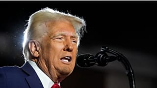 Başkan Donald Trump Las Vegas'taki Circa Resort and Casino'da düzenlenen bir etkinlikte ekonomi hakkında konuşuyor,