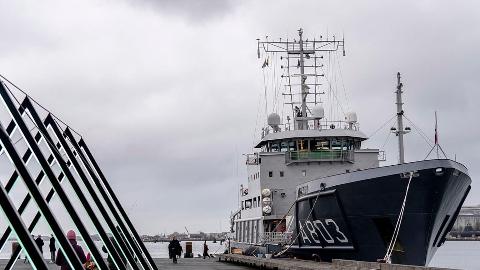 Navi della NATO attraccate a Ofelia Plads nel porto di Copenaghen, domenica 26 gennaio 2025, mentre la nave A803 partecipa all'operazione rafforzata della NATO, Baltic Sentry.