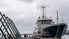 Военно-морские корабли НАТО стоят в доке на Офелия Пладс в гавани Копенгагена, воскресенье, 26 января 2025 г. Корабль A803 принимает участие в усиленной операции НАТО "Страж Балтики".