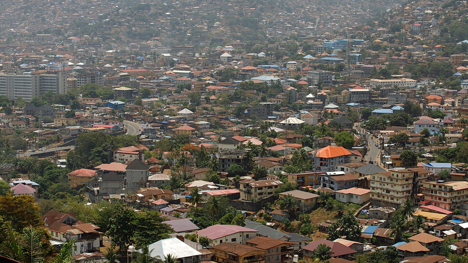 ARQUIVO: Vista de Freetown, Serra Leoa, 28 de abril de 2024