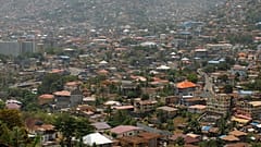 ARQUIVO: Vista de Freetown, Serra Leoa, 28 de abril de 2024
