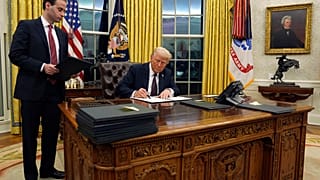 ABD Başkanı Donald Trump, ABD'nin Ocak 2025'te DSÖ'den çekilmesini öngören kararnameyi imzaladı.
