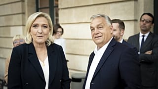 Orbán Viktor és Marine Le Pen tavaly októberben, a francia Nemzetgyűlés épületében 