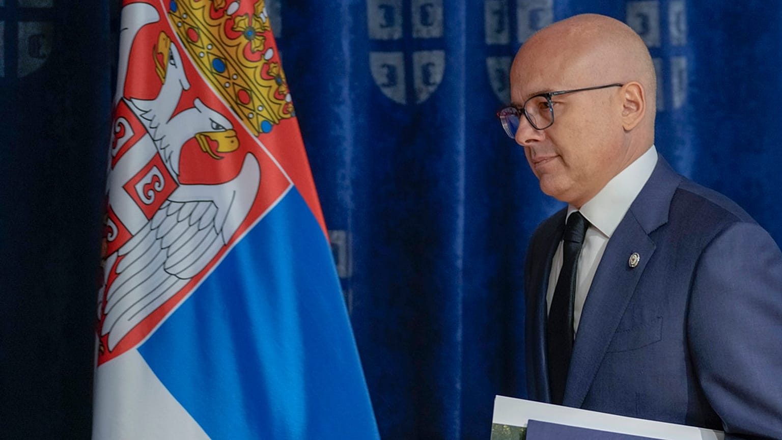Miloš Vučević távozik a szerb kormány éléről