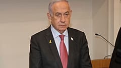 رئيس الوزراء الإسرائيلي بنيامين نتنياهو يحضر محاكمته بتهم الفساد في المحكمة الجزئية في تل أبيب، إسرائيل، الاثنين، 27 يناير 2025