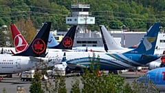 Air Canada ve diğer havayollarına ait Boeing 737 Max uçakları, 26 Nisan 2021, Pazartesi günü bir depolama alanında park halinde duruyor