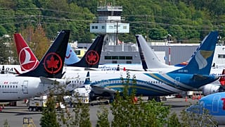 Air Canada ve diğer havayollarına ait Boeing 737 Max uçakları, 26 Nisan 2021, Pazartesi günü bir depolama alanında park halinde duruyor