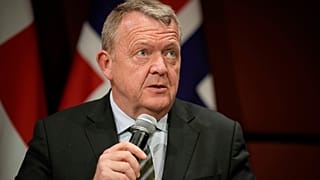 وزير خارجية الدنمارك لارس لوكي راسموسن يتحدث خلال اجتماع بعد حفل لإحياء الذكرى الخامسة والعشرين لتأسيس السفارات الاسكندنافية في برلين، ألمانيا، الاثنين 21 أكتوبر 2024.