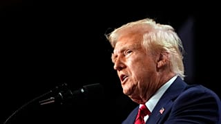 Donald Trump Grönland'ın kontrolünü ele geçirme niyetini ikiye katladı.