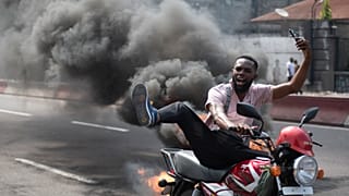 Des manifestants protestent contre l'avancée des rebelles M23 soutenus par le Rwanda à Kinshasa, en République démocratique du Congo, le 28.01.2025