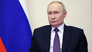 El presidente ruso Vladimir Putin asiste a una reunión de su gabinete por videoconferencia en la residencia estatal de Novo-Ogaryovo, a las afueras de Moscú, Rusia,