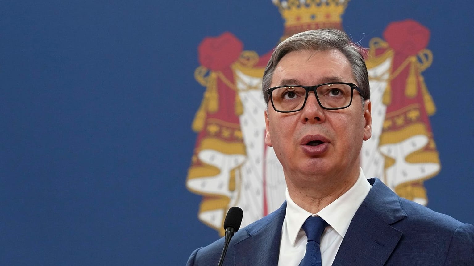 Der serbische Präsident Aleksandar Vučić spricht während einer Pressekonferenz im Serbien-Palast in Belgrad, Serbien.