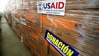 ARCHIVO: La ayuda humanitaria de USAID se almacena en una bodega junto al Puente Internacional Tienditas en las afueras de Cúcuta, Colombia, 19 de febrero de 2019.