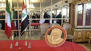 ضُبطت بيد مهربين..إيطاليا تعيد قطعًا أثرية عراقية نادرة عمرها 4 آلاف عام