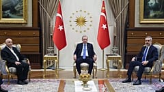 Hamas Şura Meclisi Başkanı Muhammed Derviş (solda), Cumhurbaşkanı Recep Tayyip Erdoğan (ortada), Dışişleri Bakanı Hakan Fidan (sağda), 29 Ocak 2025
