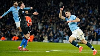 A Manchester City játékosa, Mateo Kovacic (jobbra) gólját ünnepli az FC Bruges elleni BL-mérkőzésen a manchesteri Etihad stadionban 2025.01.29-én.