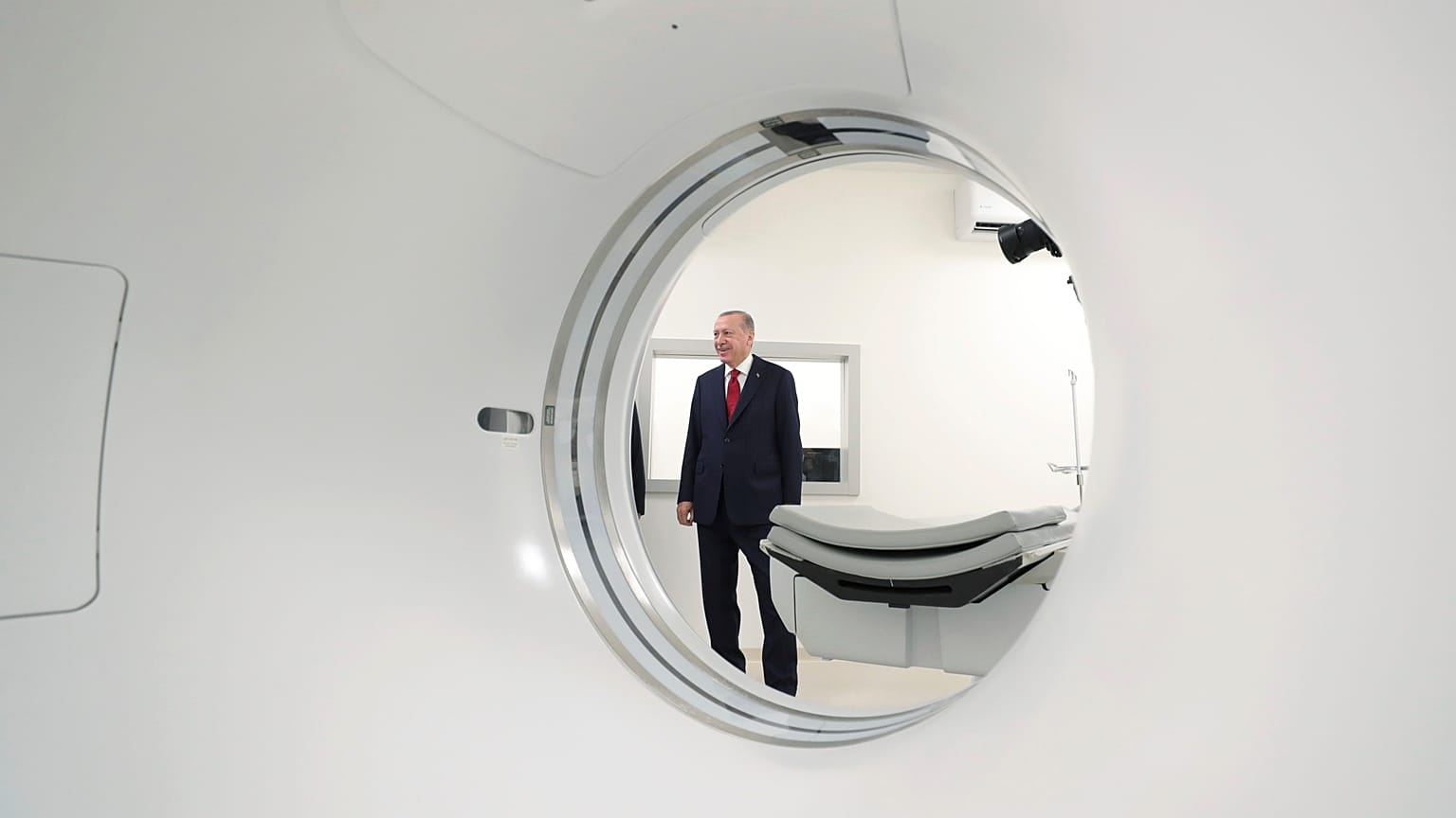 Cumhurbaşkanı Recep Tayyip Erdoğan, COVID-19 pandemisi sürecinde İstanbul'da bir hastanenin açılışında, 29 Mayıs 2020