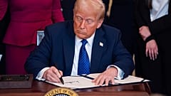 Donald Trump aláírja a Laken Riley-törvényt