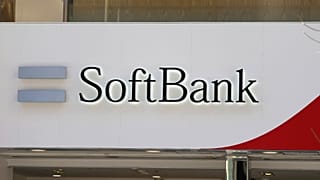 Il logo di SoftBank nel suo negozio di Tokyo, 21 febbraio 2023.