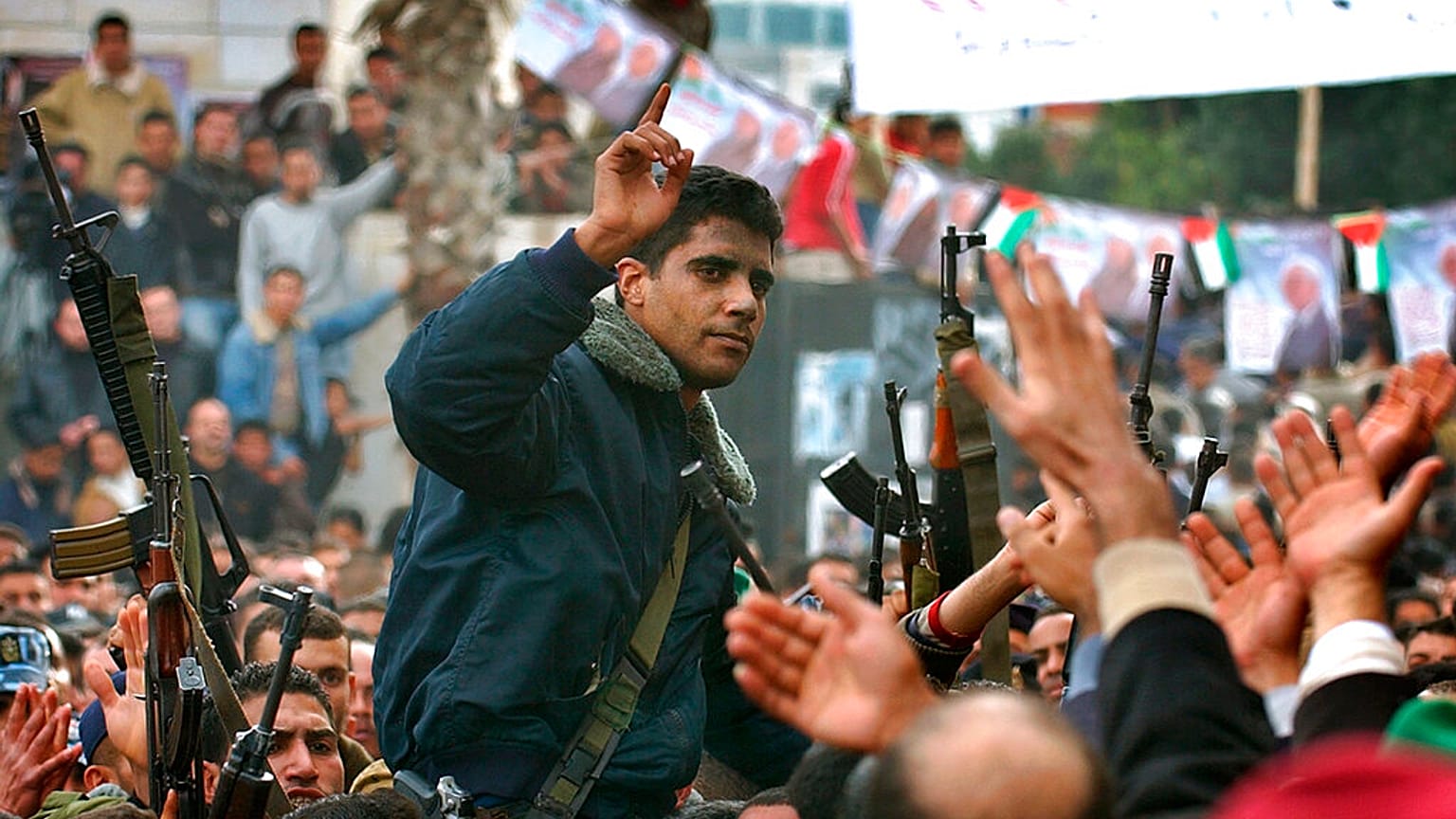 ي هذه الصورة من الأرشيف في 30 ديسمبر 2004، زكريا الزبيدي، الذي كان في ذلك الوقت قياديا في كتائب شهداء الأقصى في الضفة الغربية