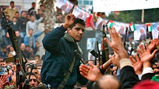 ي هذه الصورة من الأرشيف في 30 ديسمبر 2004، زكريا الزبيدي، الذي كان في ذلك الوقت قياديا في كتائب شهداء الأقصى في الضفة الغربية