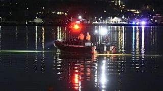 Uçağın düştüğü Potomac Nehri'nde arama kurtarma çalışmaları