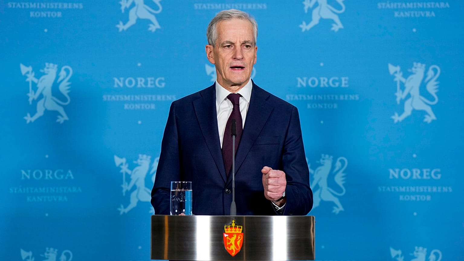 Norwegens Premierminister Jonas Gahr Store hält eine Pressekonferenz im Büro des Premierministers in Oslo, Norwegen, Donnerstag, 30. Januar 2025