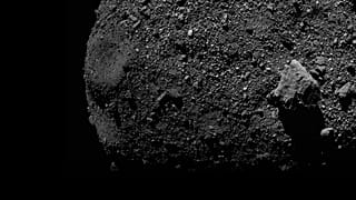 Dünya'ya çarpma ihtimali çok düşük olmasına rağmen, Bennu, 1950 DA adlı başka bir asteroitle birlikte Güneş Sistemi'ndeki bilinen en tehlikeli iki göktaşından biri
