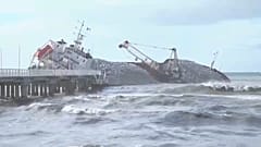 Le navire qui s'est échoué à Marina di Massa