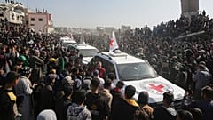 Das Rote Kreuz übergibt die Geiseln aus den Händen der Hamas in die Obhut Israels, Chan Yunis, südlicher Gazastreifen, 30. Januar 2025